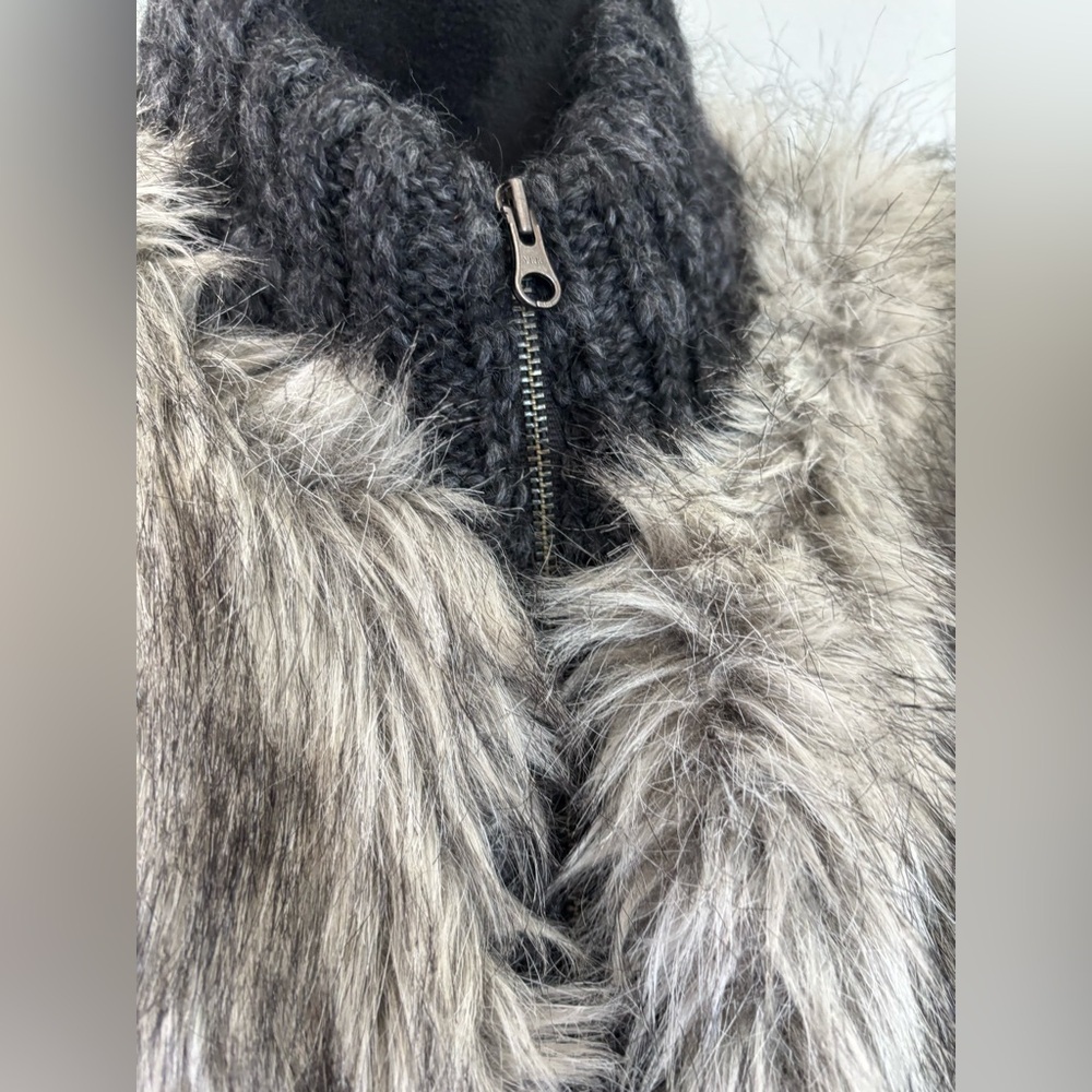 Loft faux fur vest XS/S like new - Picture 4 of 7